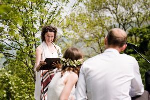 celebrant leading wedding ceremony